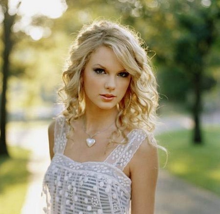 Taylor Swift Bio